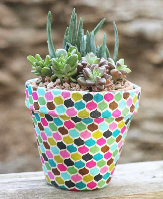 Looking for an inexpensive and super cute gift idea? Well you might want to try making your own DIY fabric wrapped terra cotta pots.