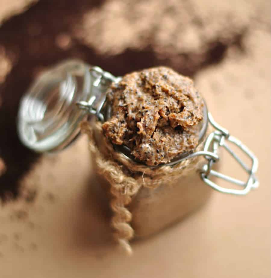 DIY coffee body scrub that helps reduce cellulite