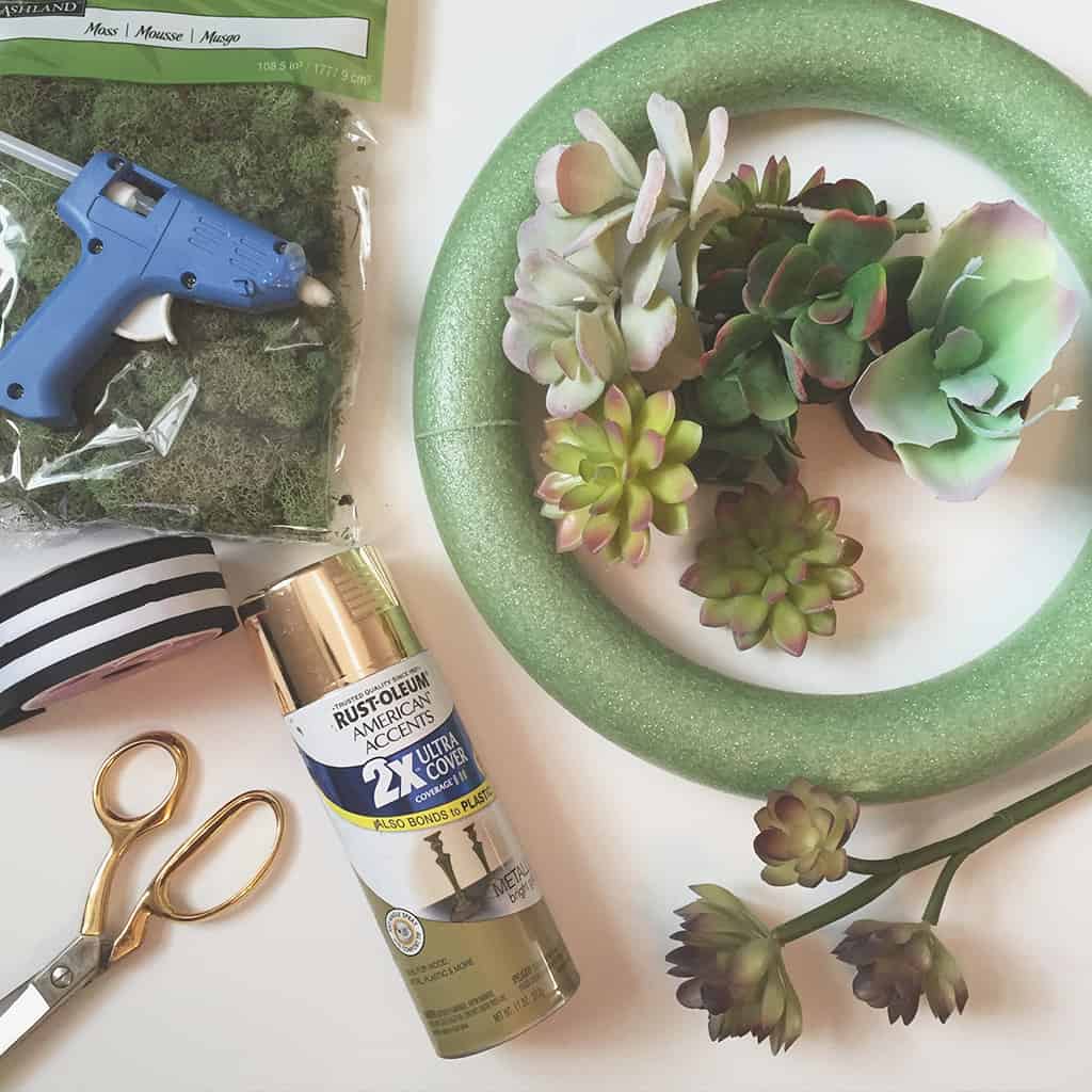 Affordable and pretty DIY succulent wreath tutorial