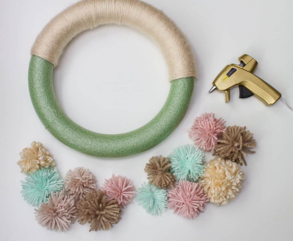 DIY pom pom wreath tutorial