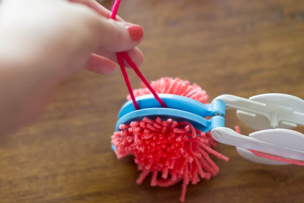 DIY pom pom wreath tutorial