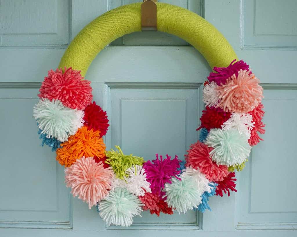 DIY pom pom wreath tutorial