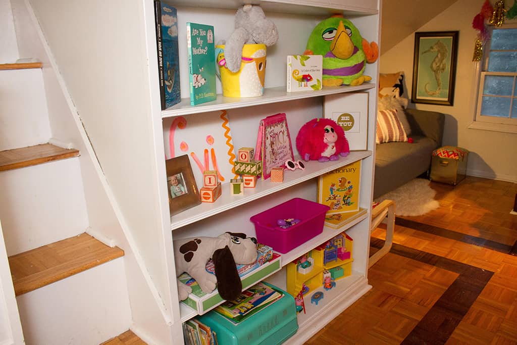 Oh So Lovely blog takes you on a toddler bedroom and play spaces home tour.