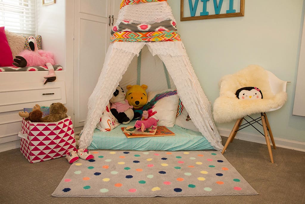 Oh So Lovely blog takes you on a toddler bedroom and play spaces home tour.