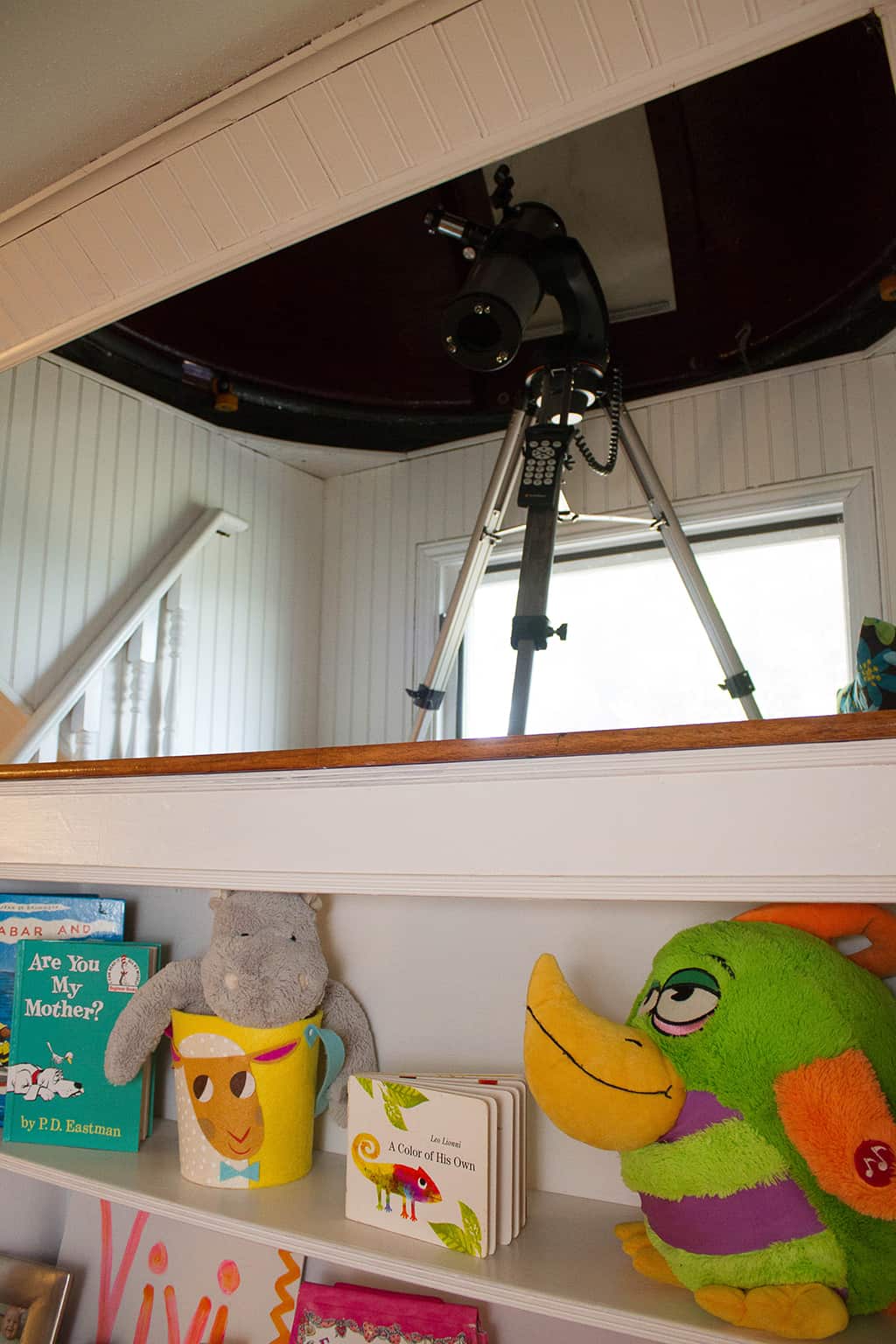 Oh So Lovely blog takes you on a toddler bedroom and play spaces home tour.