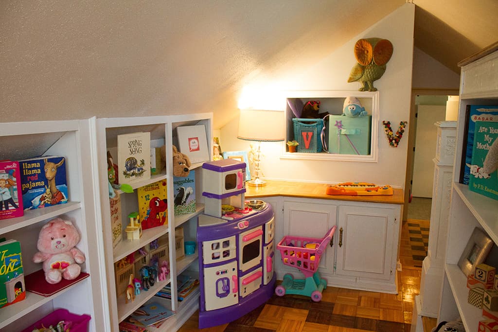 Oh So Lovely blog takes you on a toddler bedroom and play spaces home tour.