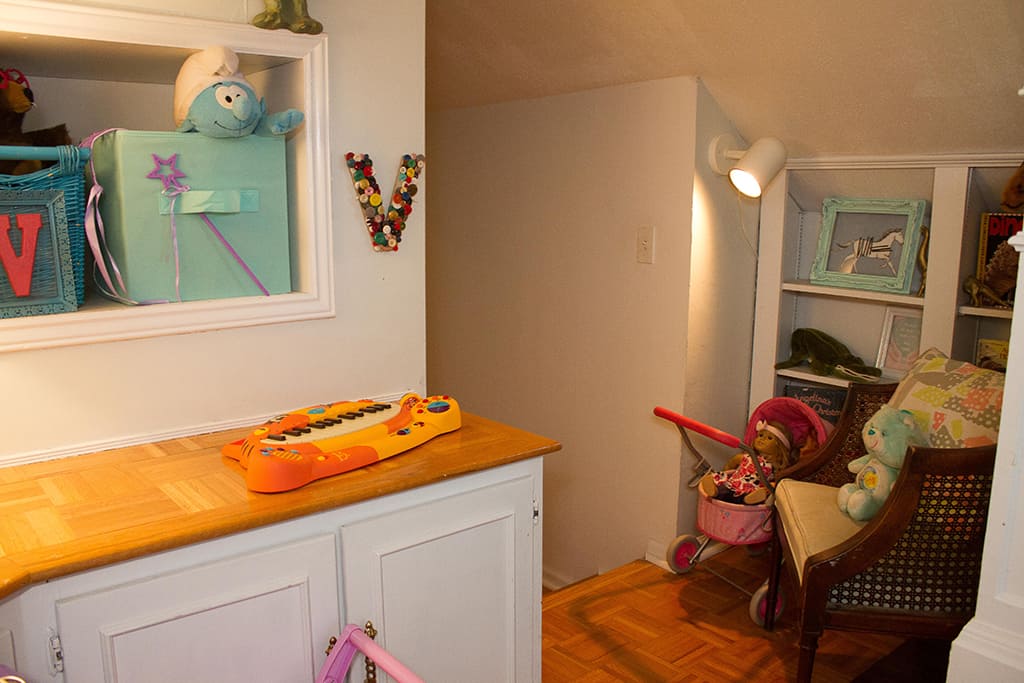 Oh So Lovely blog takes you on a toddler bedroom and play spaces home tour.