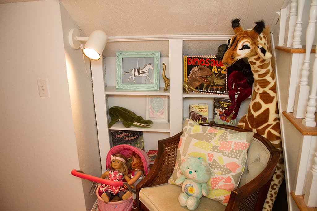 Oh So Lovely blog takes you on a toddler bedroom and play spaces home tour.