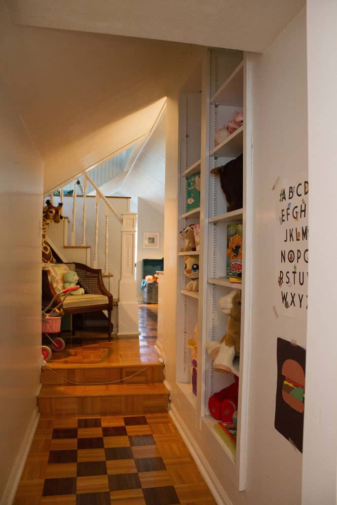 Oh So Lovely blog takes you on a toddler bedroom and play spaces home tour.