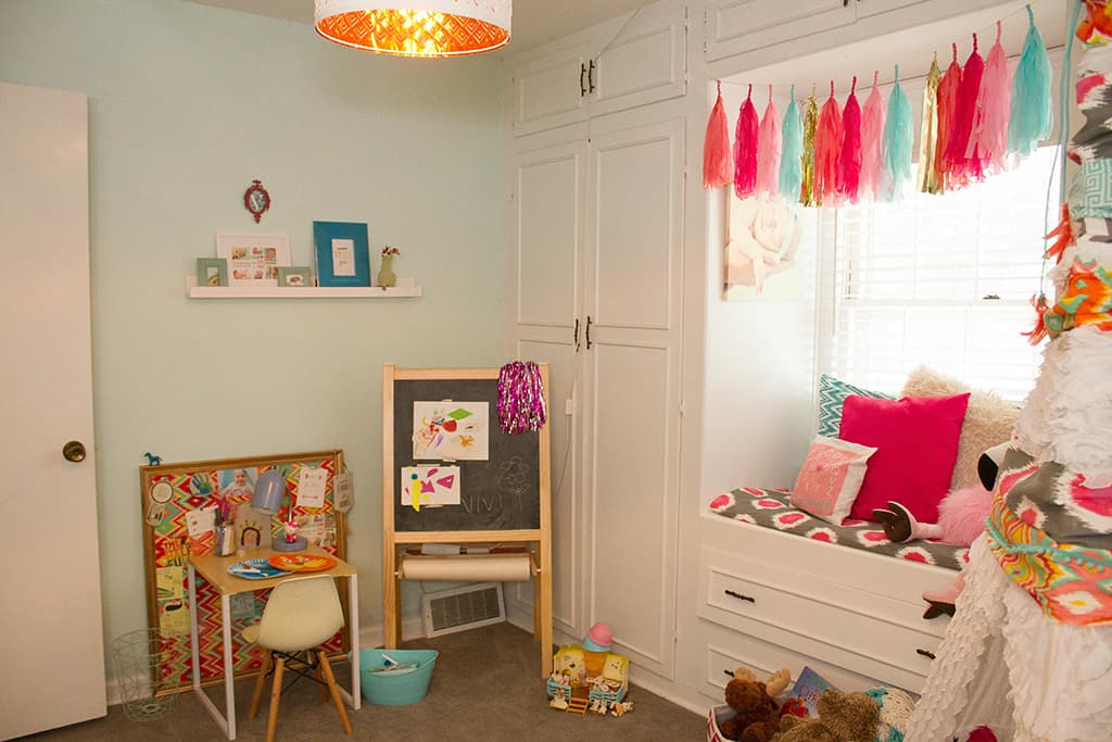 Oh So Lovely blog takes you on a toddler bedroom and play spaces home tour.