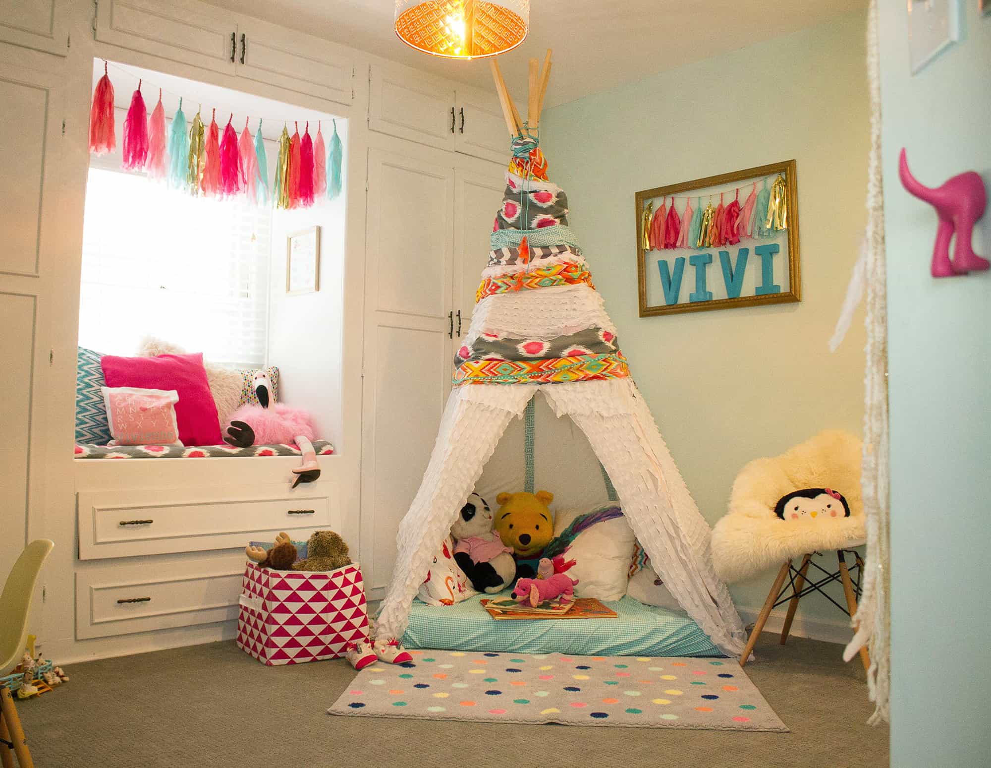 Oh So Lovely blog takes you on a toddler bedroom and play spaces home tour.