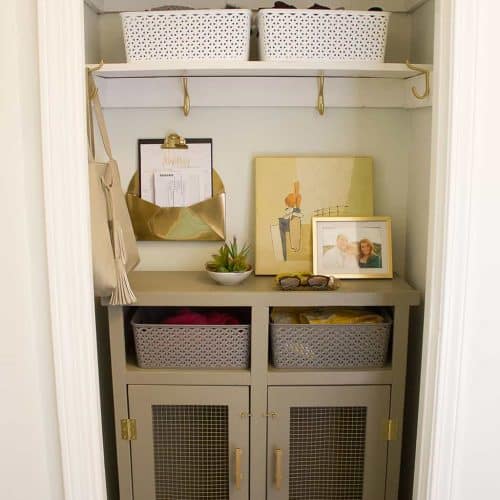 Audrey of Oh So Lovely Blog shares an easy and affordable DIY mini mudroom makeover featuring a custom console cabinet from Deer Lake Designs.