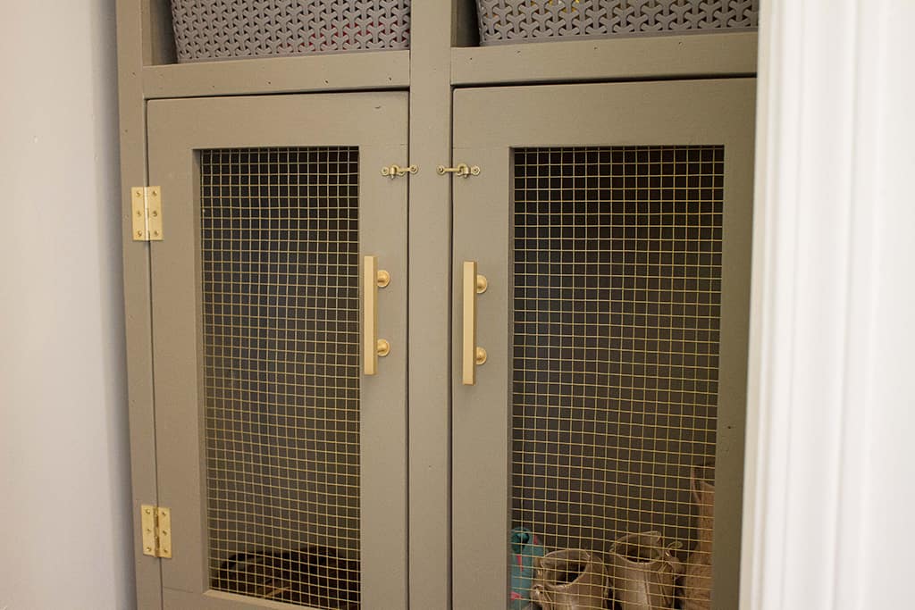 Audrey of Oh So Lovely Blog shares an easy and affordable DIY mini mudroom makeover featuring a custom console cabinet from Deer Lake Designs.