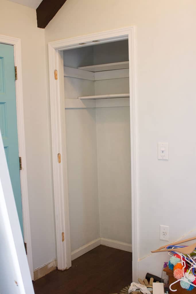 Audrey of Oh So Lovely Blog shares an easy and affordable DIY mini mudroom makeover featuring a custom console cabinet from Deer Lake Designs.