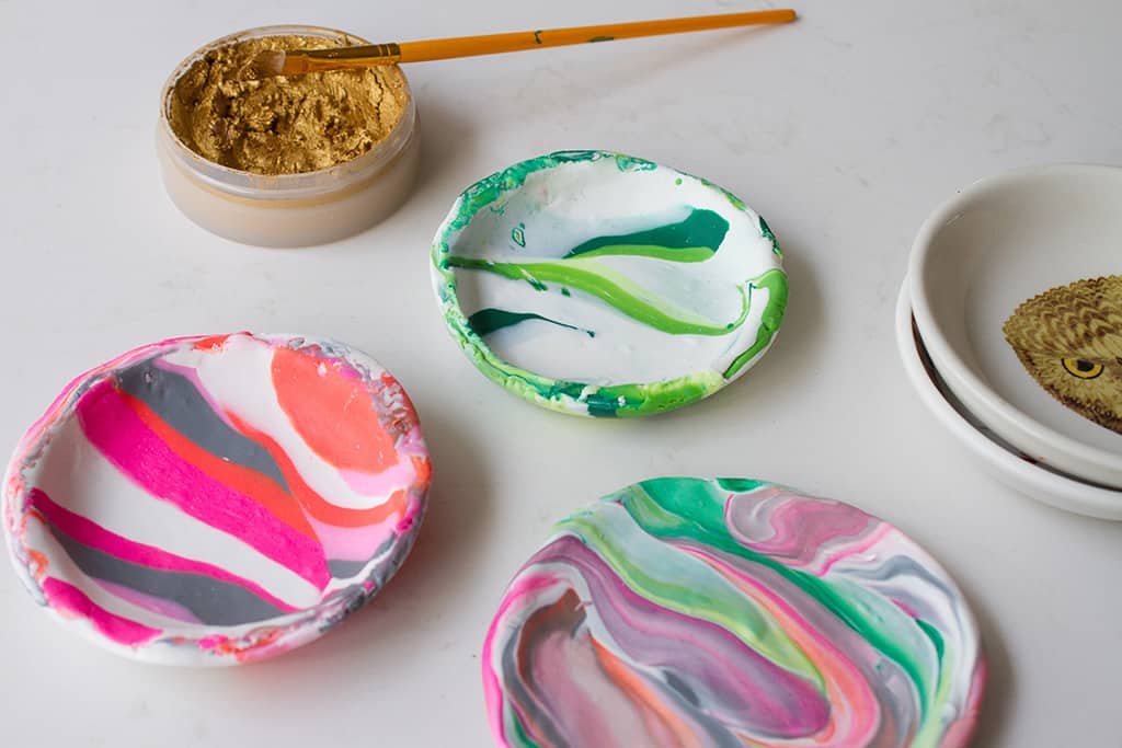 Learn how easy it is to make your own DIY marbled clay dishes with this tutorial from Oh So Lovely Blog!