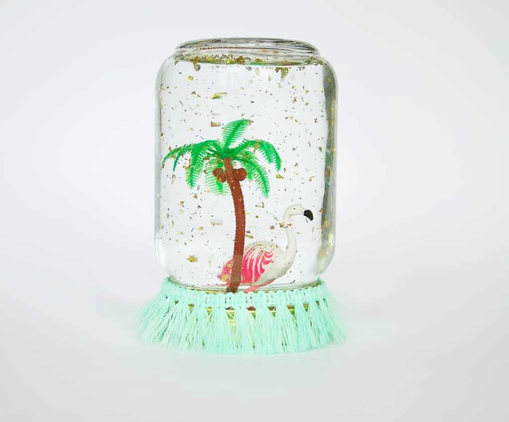 DIY flamingo snow globe