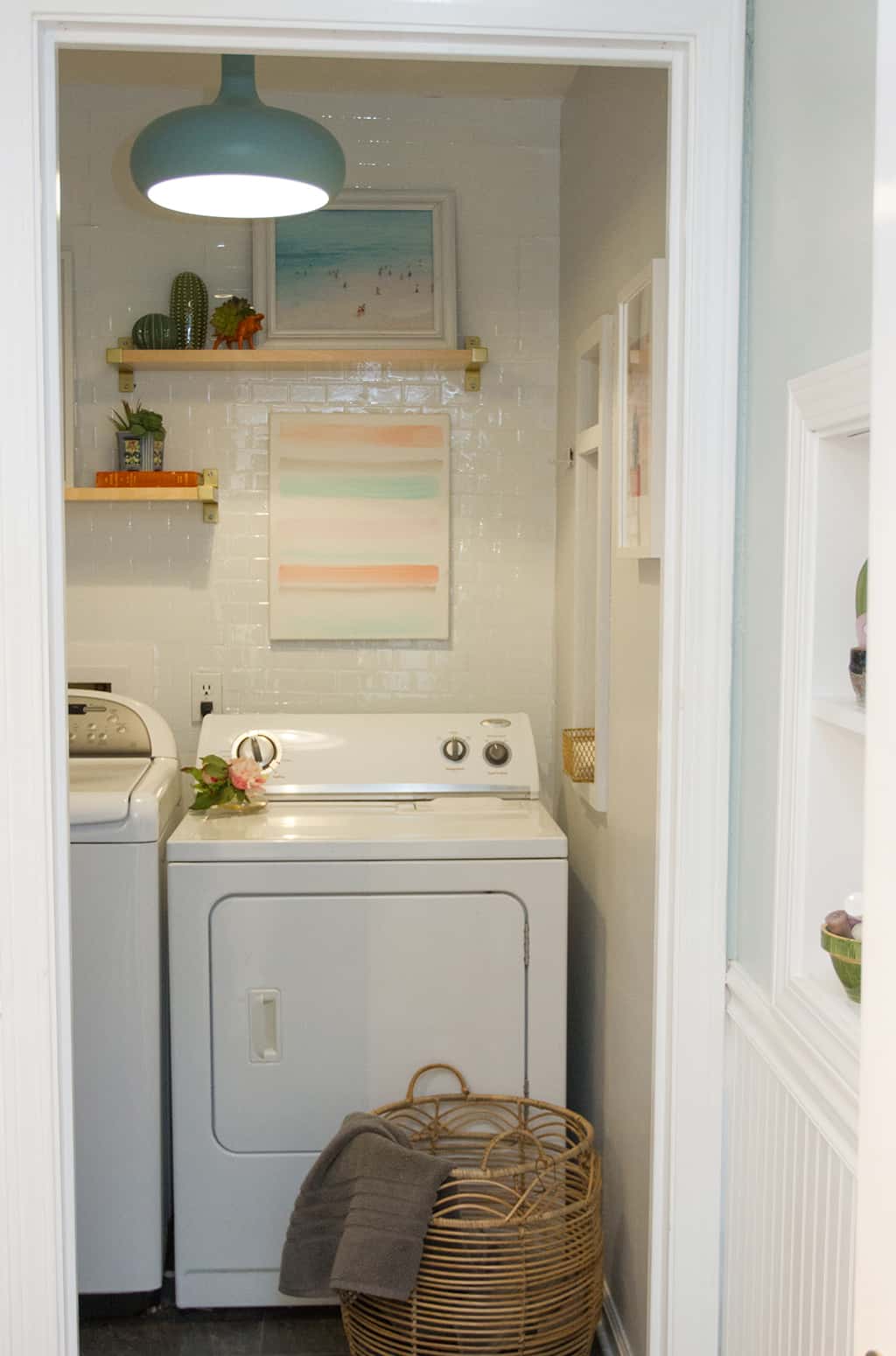 Audrey of Oh So Lovely Blog shares a super quick and affordable DIY laundry room update.