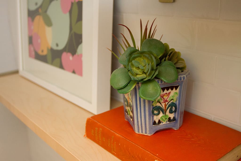 Audrey of Oh So Lovely Blog shares a super quick and affordable DIY laundry room update.