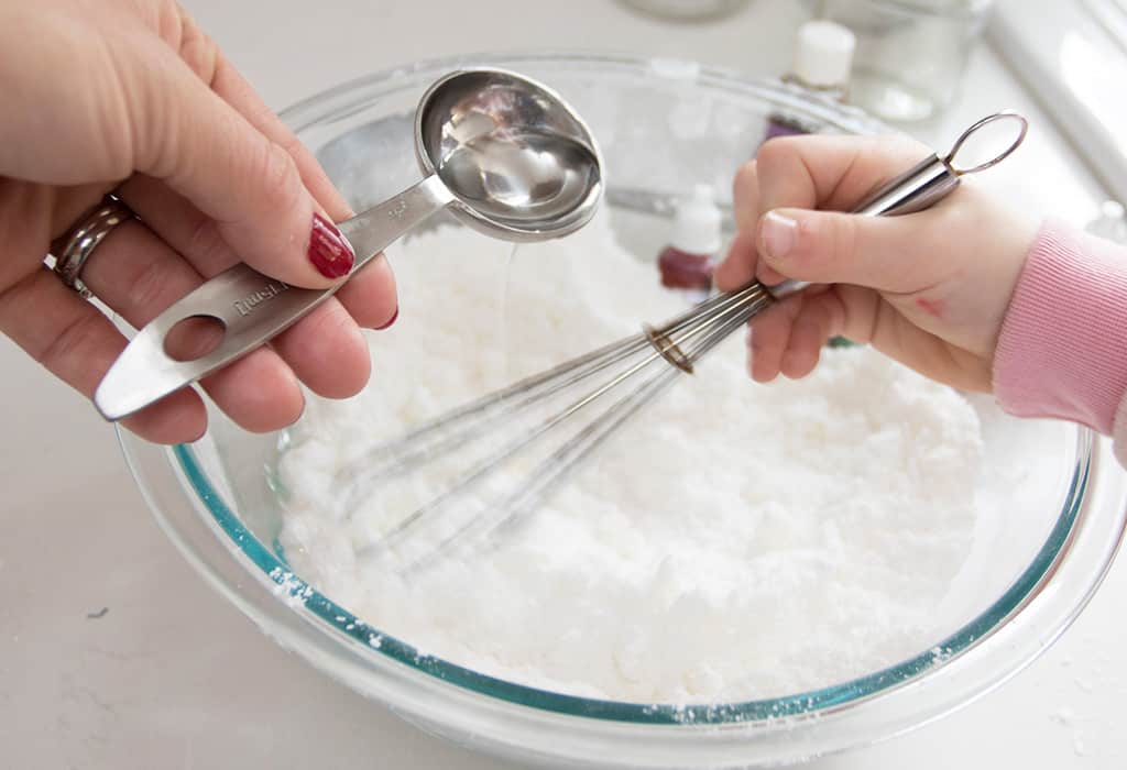 Audrey of Oh So Lovely Blog shares an easy and fun DIY fizzy bath salts tutorial. You get the same effect of a bath bomb with half of the work. Win-win!