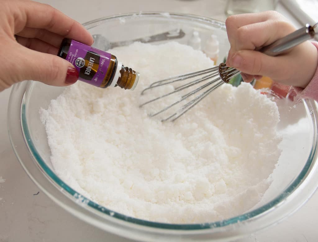 Audrey of Oh So Lovely Blog shares an easy and fun DIY fizzy bath salts tutorial. You get the same effect of a bath bomb with half of the work. Win-win!