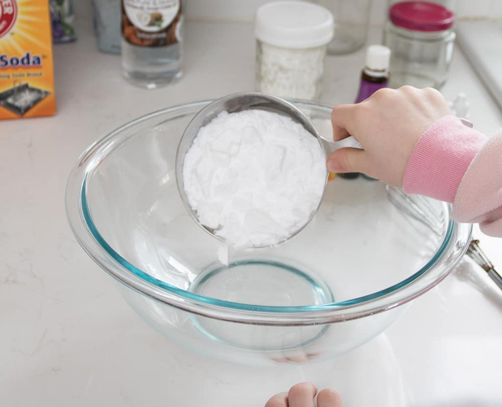 Audrey of Oh So Lovely Blog shares an easy and fun DIY fizzy bath salts tutorial. You get the same effect of a bath bomb with half of the work. Win-win!