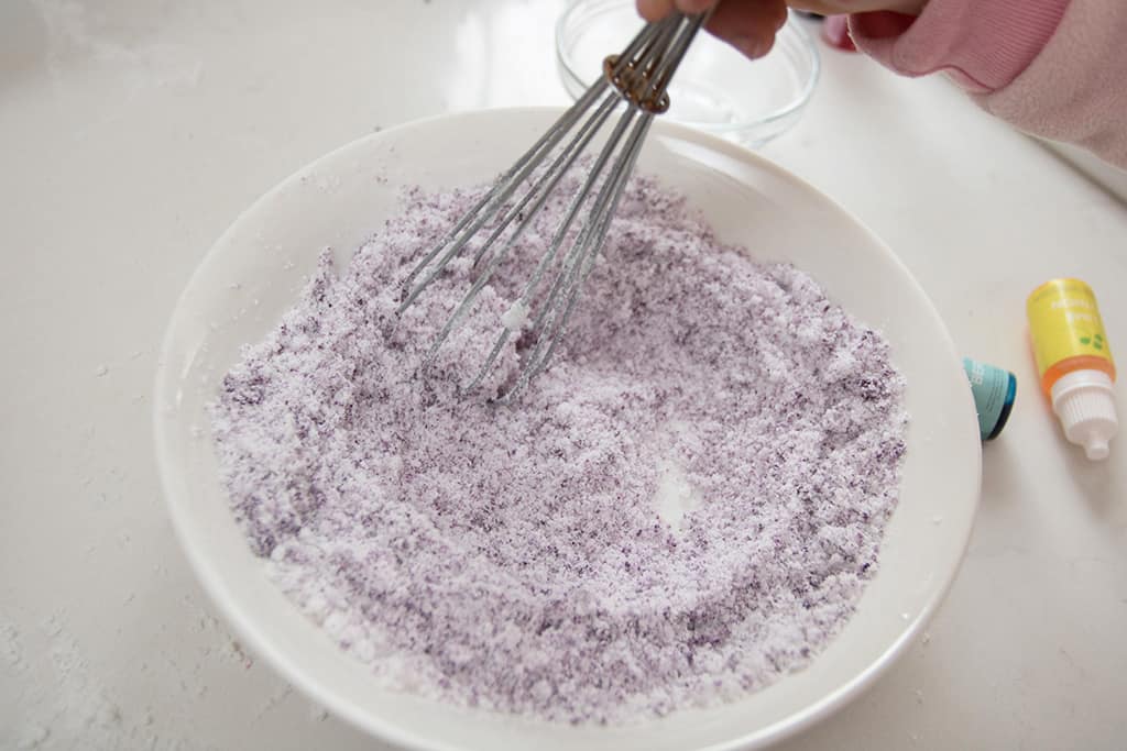 Audrey of Oh So Lovely Blog shares an easy and fun DIY fizzy bath salts tutorial. You get the same effect of a bath bomb with half of the work. Win-win!