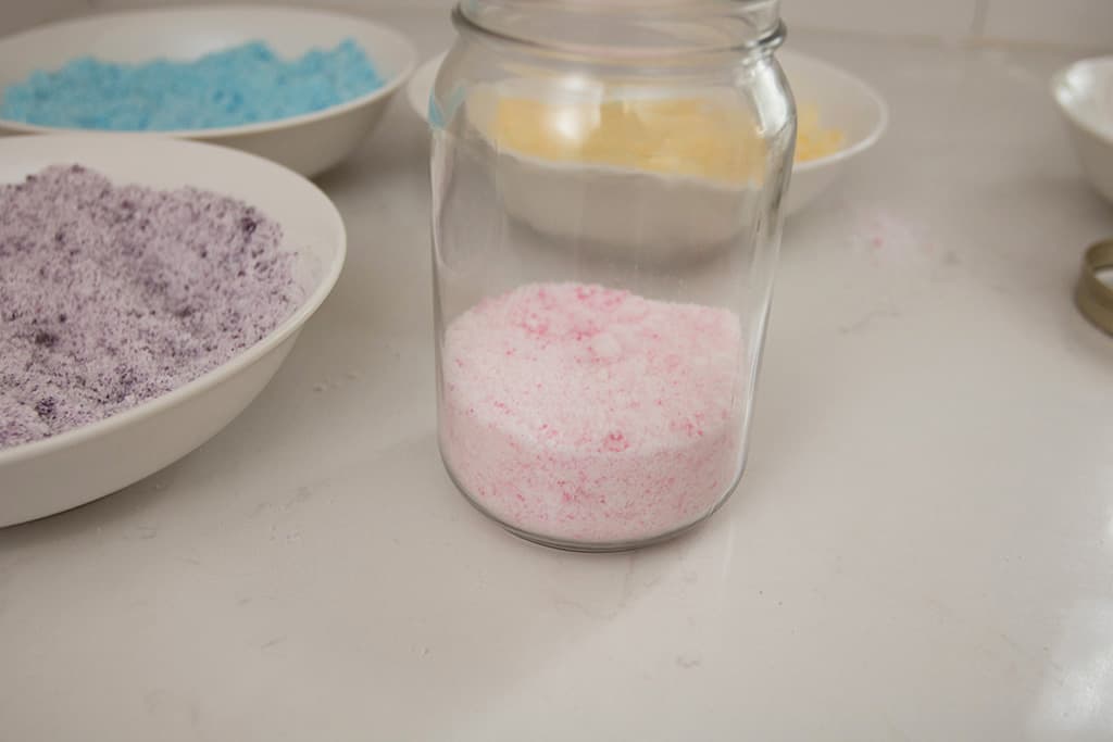 Audrey of Oh So Lovely Blog shares an easy and fun DIY fizzy bath salts tutorial. You get the same effect of a bath bomb with half of the work. Win-win!