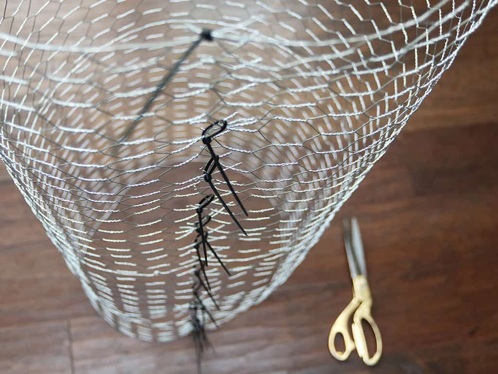 Audrey Kuether of Oh So Lovely shares a life size DIY Kerplunk yard game tutorial—perfect for outdoor entertaining!