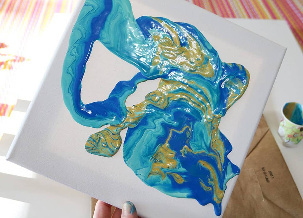 HOW TO MAKE THE MOST UNIQUE DIY PAINT POUR ART, Oh So Lovely Blog