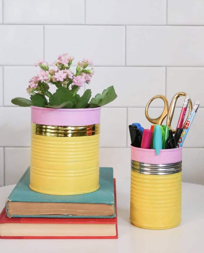 Are you looking for as easy and affordable DIY back to school teacher gift idea? You'll want to try this tin can pencil-look flower pot and pen cup!