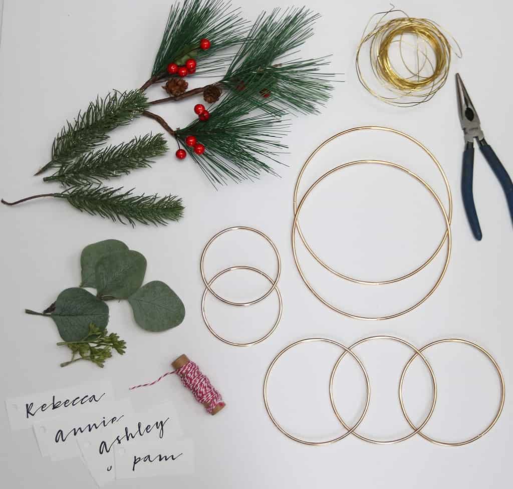 CUTE DIY HOLIDAY WREATH PLACE CARDS, Oh So Lovely Blog