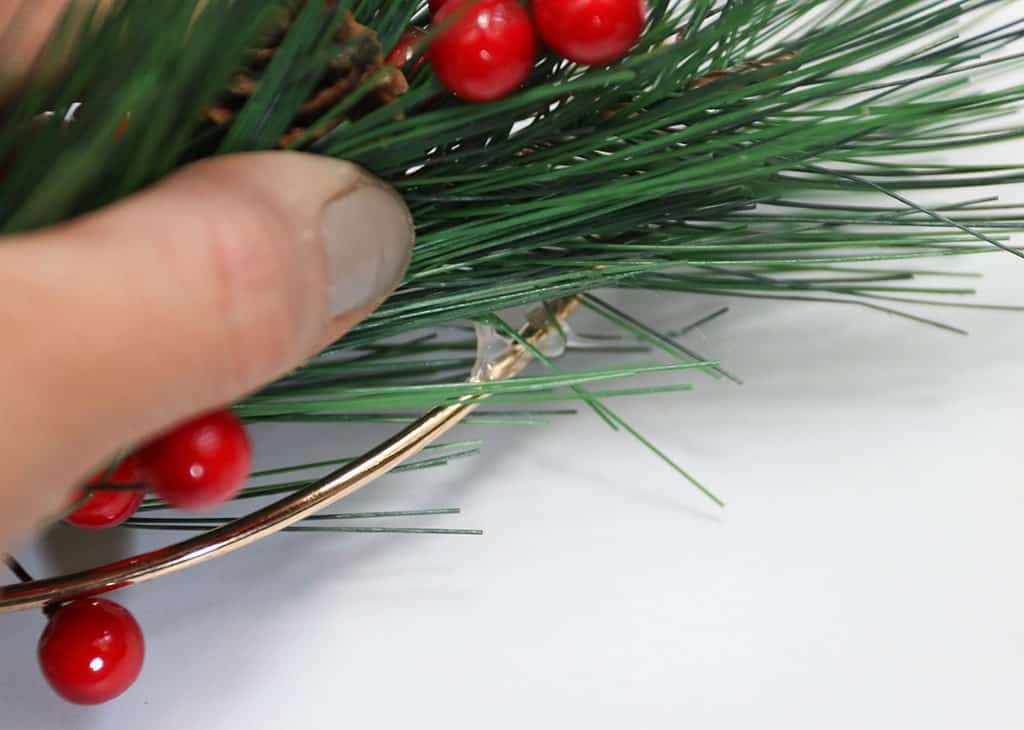 CUTE DIY HOLIDAY WREATH PLACE CARDS, Oh So Lovely Blog