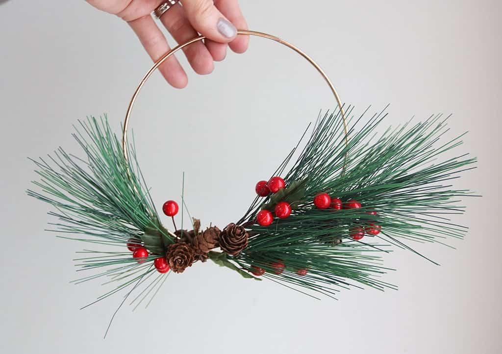 CUTE DIY HOLIDAY WREATH PLACE CARDS, Oh So Lovely Blog