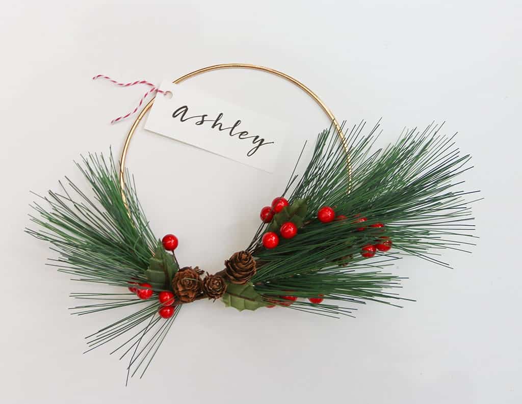 CUTE DIY HOLIDAY WREATH PLACE CARDS, Oh So Lovely Blog