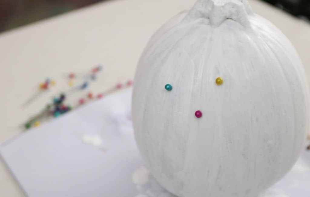 HOW TO MAKE CUTE &#038; EASY THUMB TACK PUMPKINS, Oh So Lovely Blog