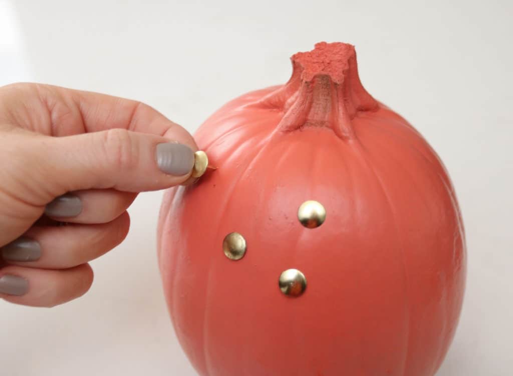 HOW TO MAKE CUTE &#038; EASY THUMB TACK PUMPKINS, Oh So Lovely Blog