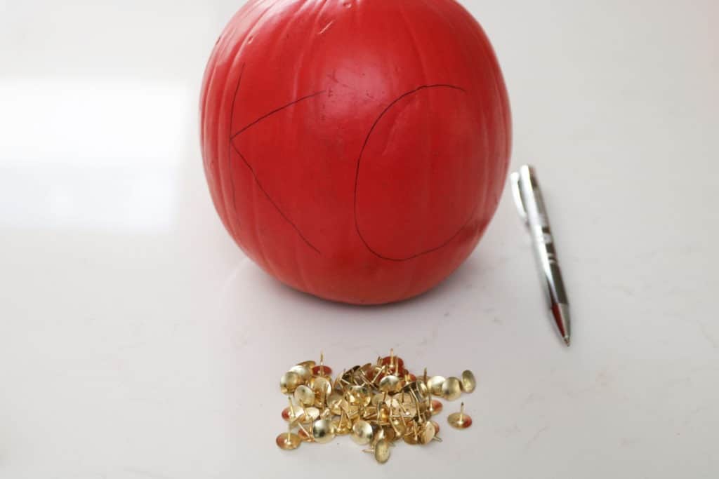 HOW TO MAKE CUTE &#038; EASY THUMB TACK PUMPKINS, Oh So Lovely Blog