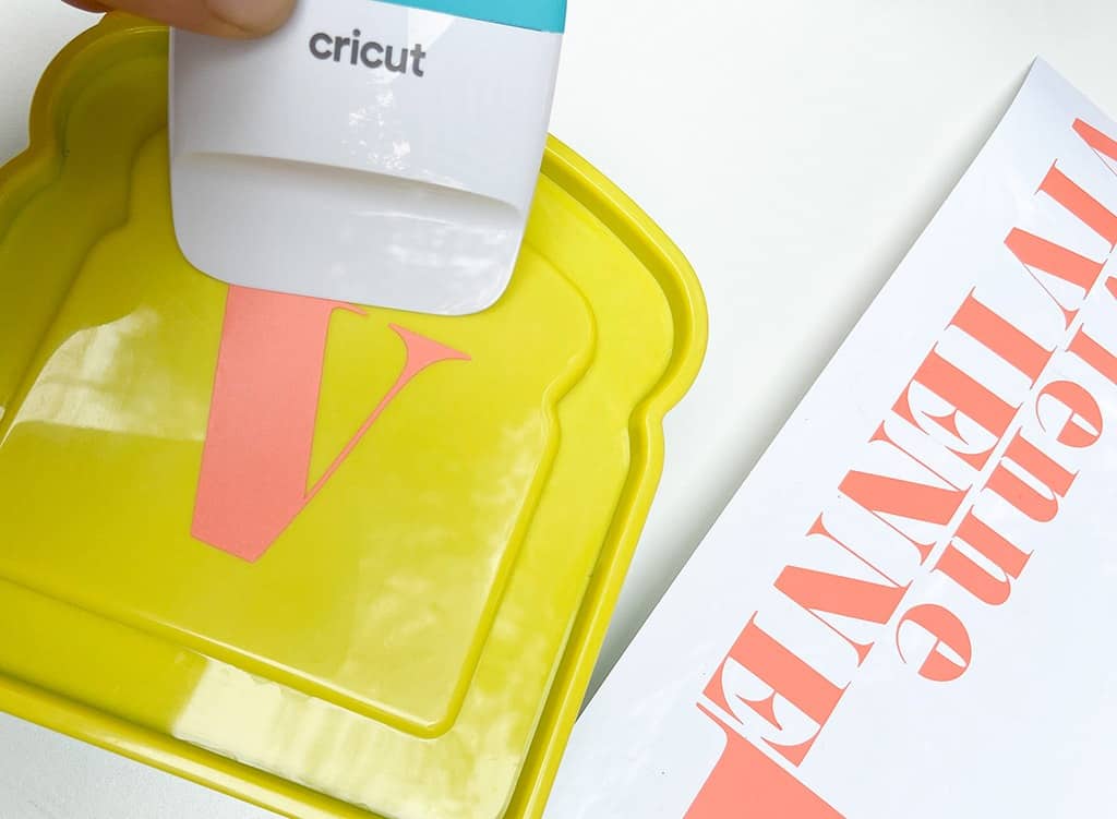 Cricut Access vinyl fonts on sandwich container back to school