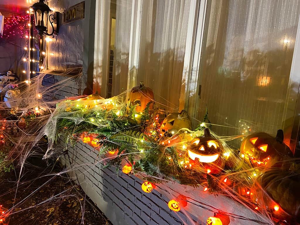 A fun & unique outdoor Halloween decor tour – at both day and nighttime! Full of affordable festivity & spookiness!