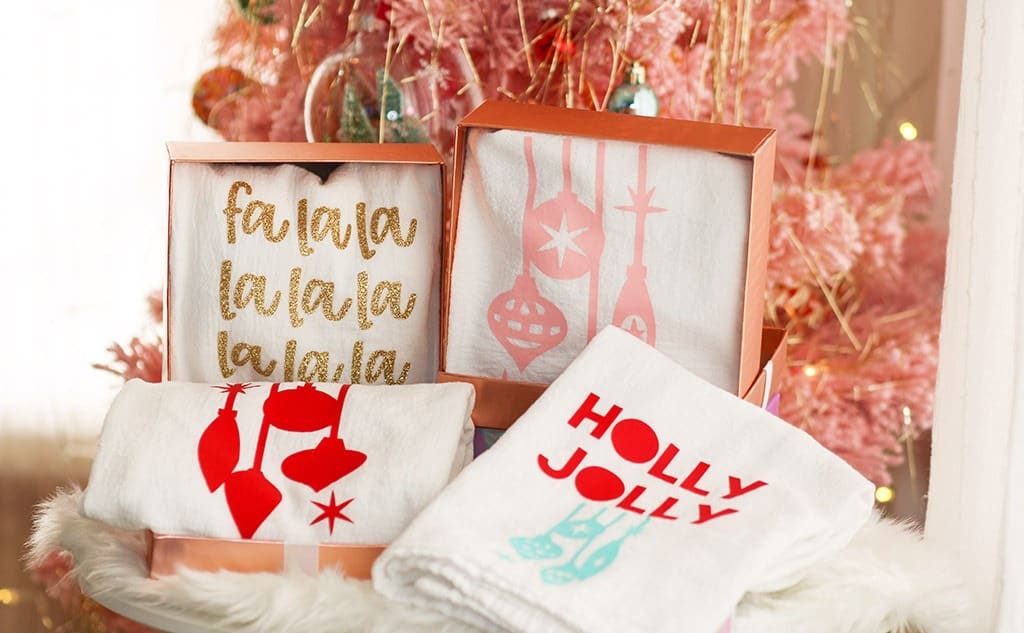Make holiday tea towel gifts with your Cricut Joy