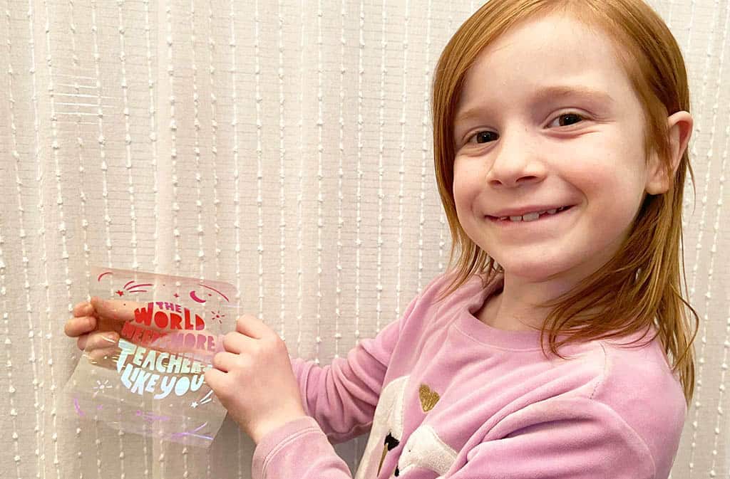 Make holiday tea towel gifts with your Cricut Joy
