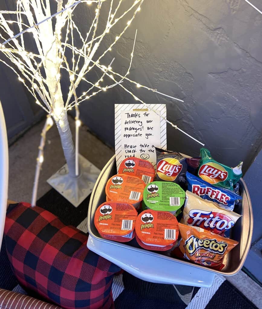 Snack bowl for delivery drivers - show your appreciation with snacks!