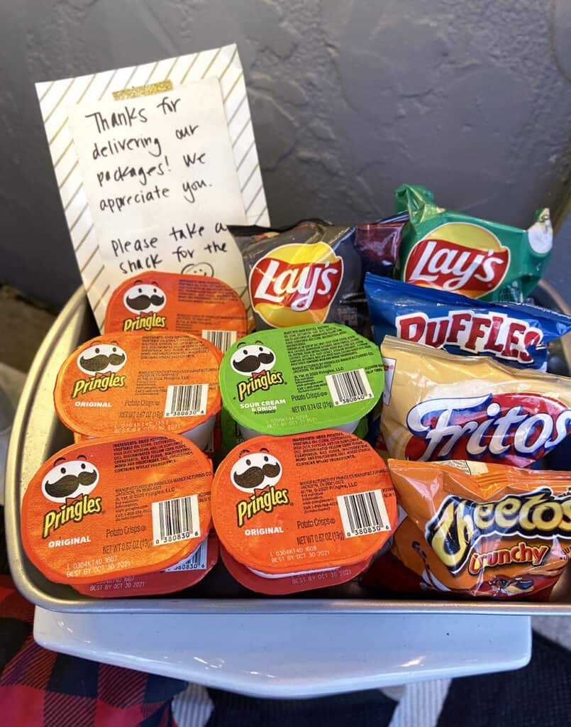 Snack bowl for delivery drivers - show your appreciation with snacks!