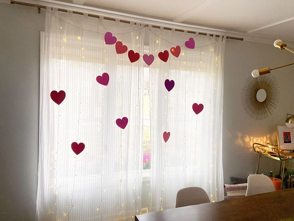 Valentine's Day curtain banner decorations – an easy and affordable idea!