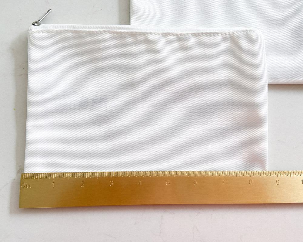 Measuring cosmetic bag for iron on 