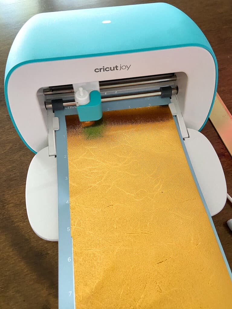 cutting gold vinyl with Cricut Joy