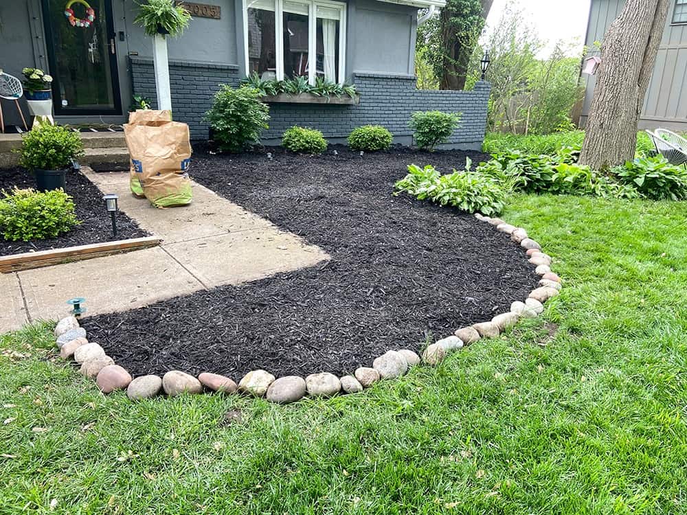Landscaping update — DIY ideas to inspire you to get outside and and add some affordable curb appeal to your home.