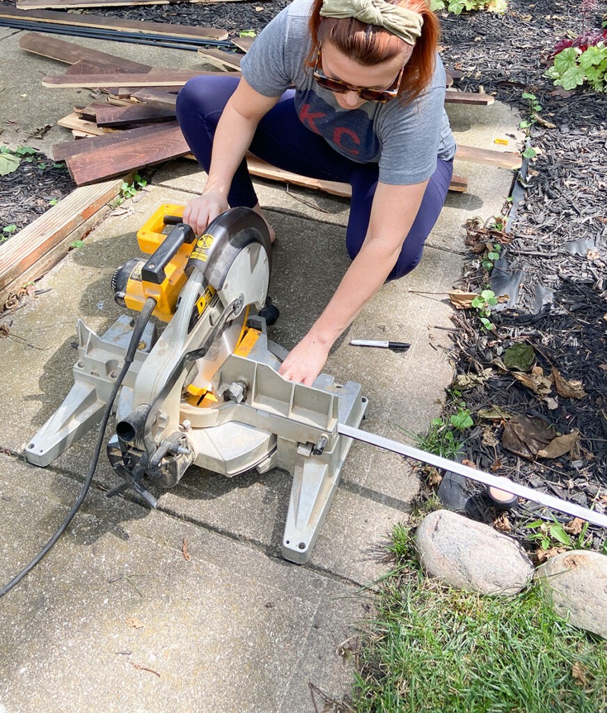 Cutting vertical trim with saw