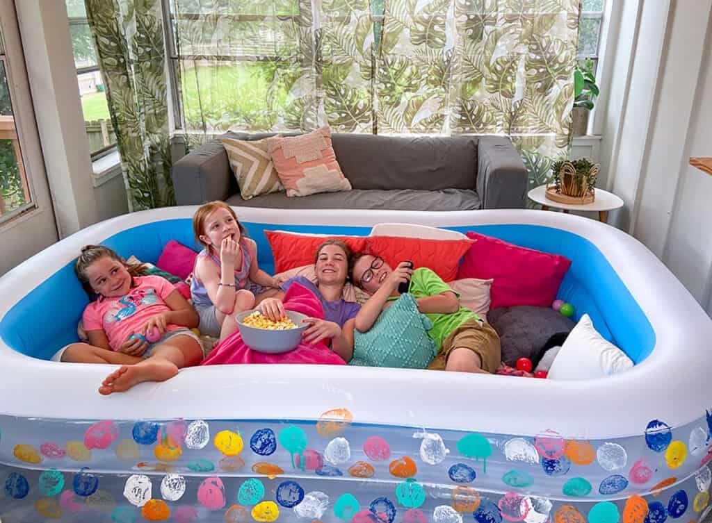 How to turn an inflatable kiddie pool into a super cute DIY lounge. Such a fun and comfortable way to upgrade kid's movie time!