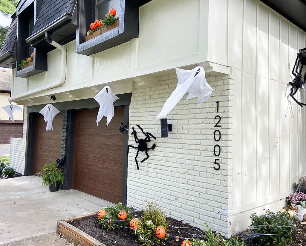 Outdoor Halloween decorations — A spooky and fun tour through all of our decor + affordable product recommendations. Get inspired!